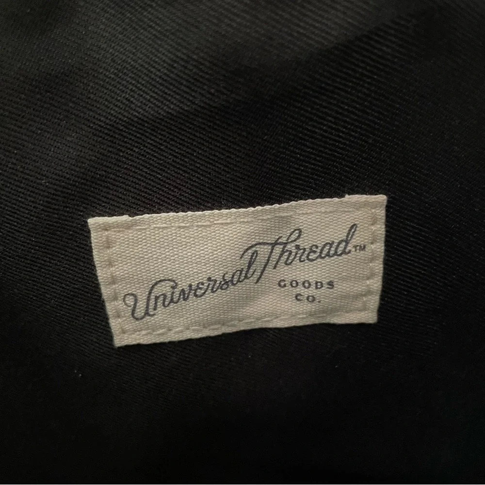 Universal Thread Vegan Crossbody Bag - Picture 9 of 10
